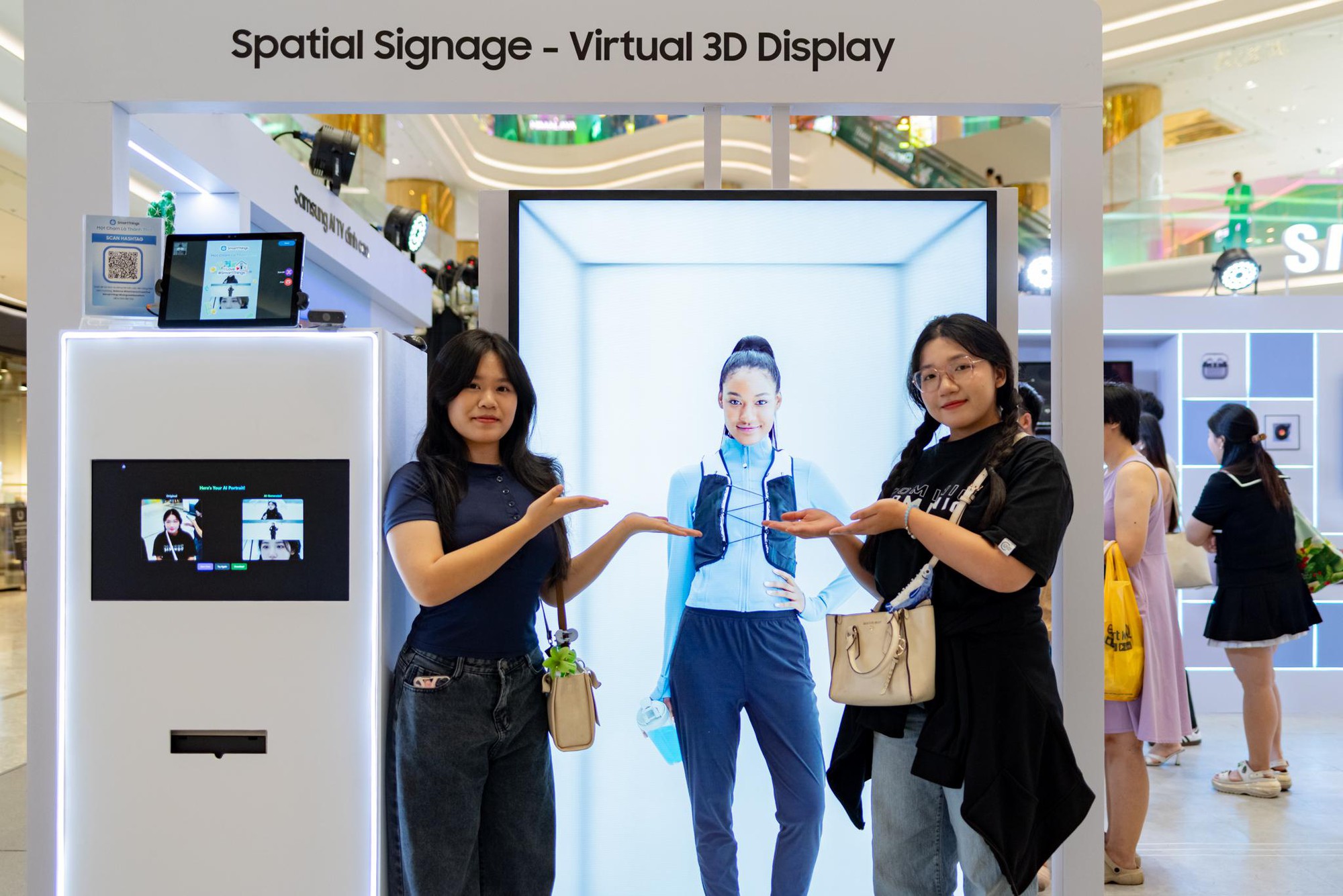 Thiết kế mỏng nhẹ nhưng hiệu ứng 3D nổi bật của Spatial 3D Thiết kế mỏng nhẹ của màn hình Spatial 3D