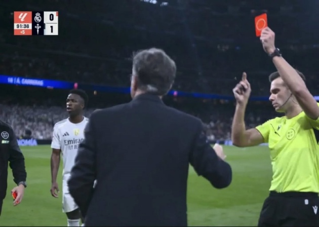 Cảnh hỗn loạn ở những phút cuối. Cảnh hỗn loạn ở những phút cuối.