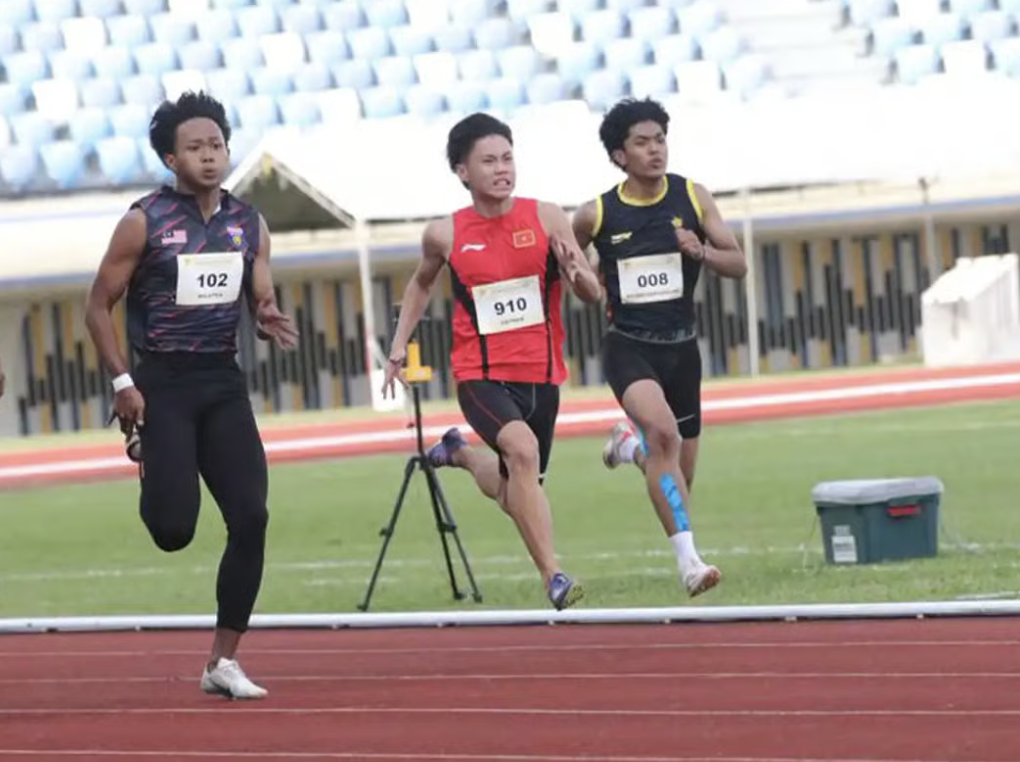 VĐV Malaysia bị gạt khỏi tuyển vì nghe lời HLV Danish Irfan đạt huy chương bạc 100m ASG