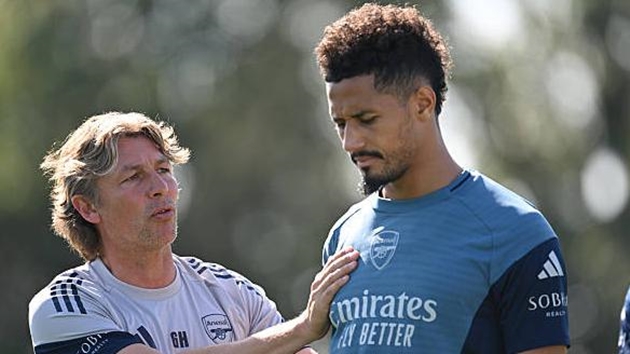 William Saliba tiết lộ tác động của Gabriel Heinze tại Arsenal.