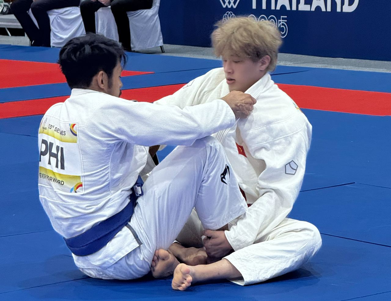 Võ sĩ sở hữu visual sáng bừng cực phẩm