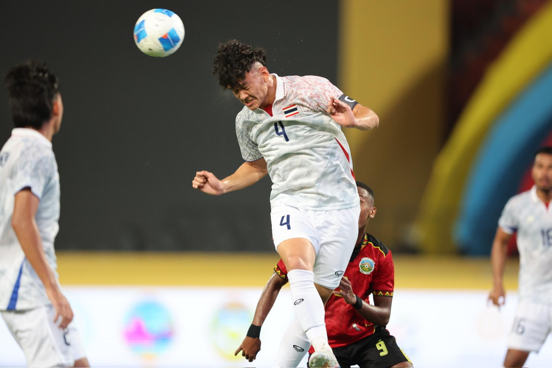 U22 Thái Lan tận dụng tốt ưu thế chiều cao để ghi bàn từ bóng bổng.