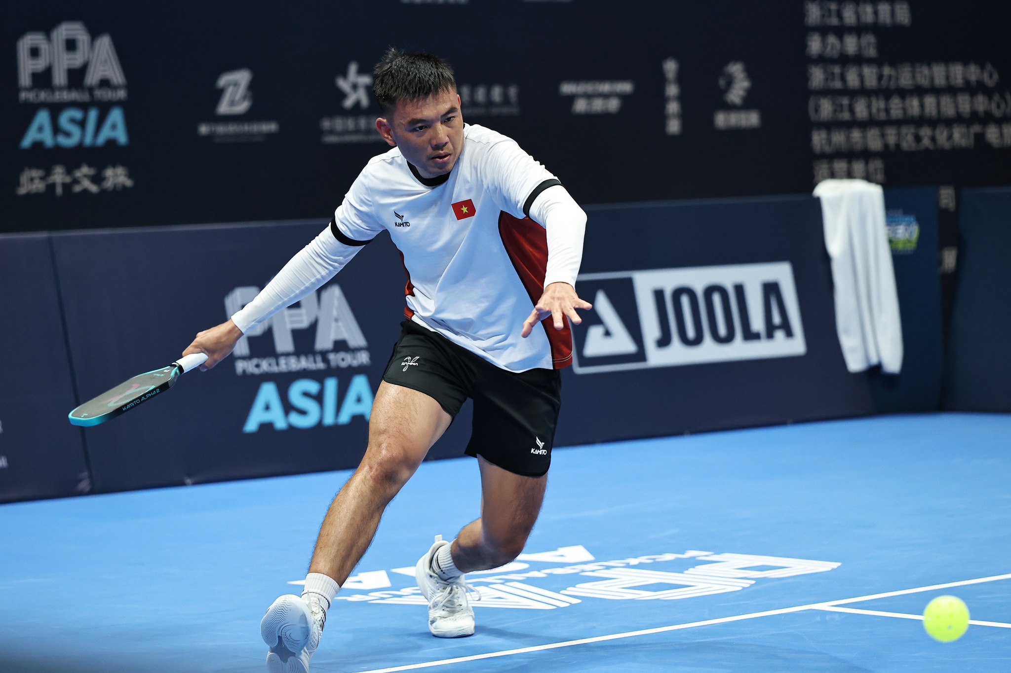 Lý Hoàng Nam Hoàng Nam trên sân pickleball