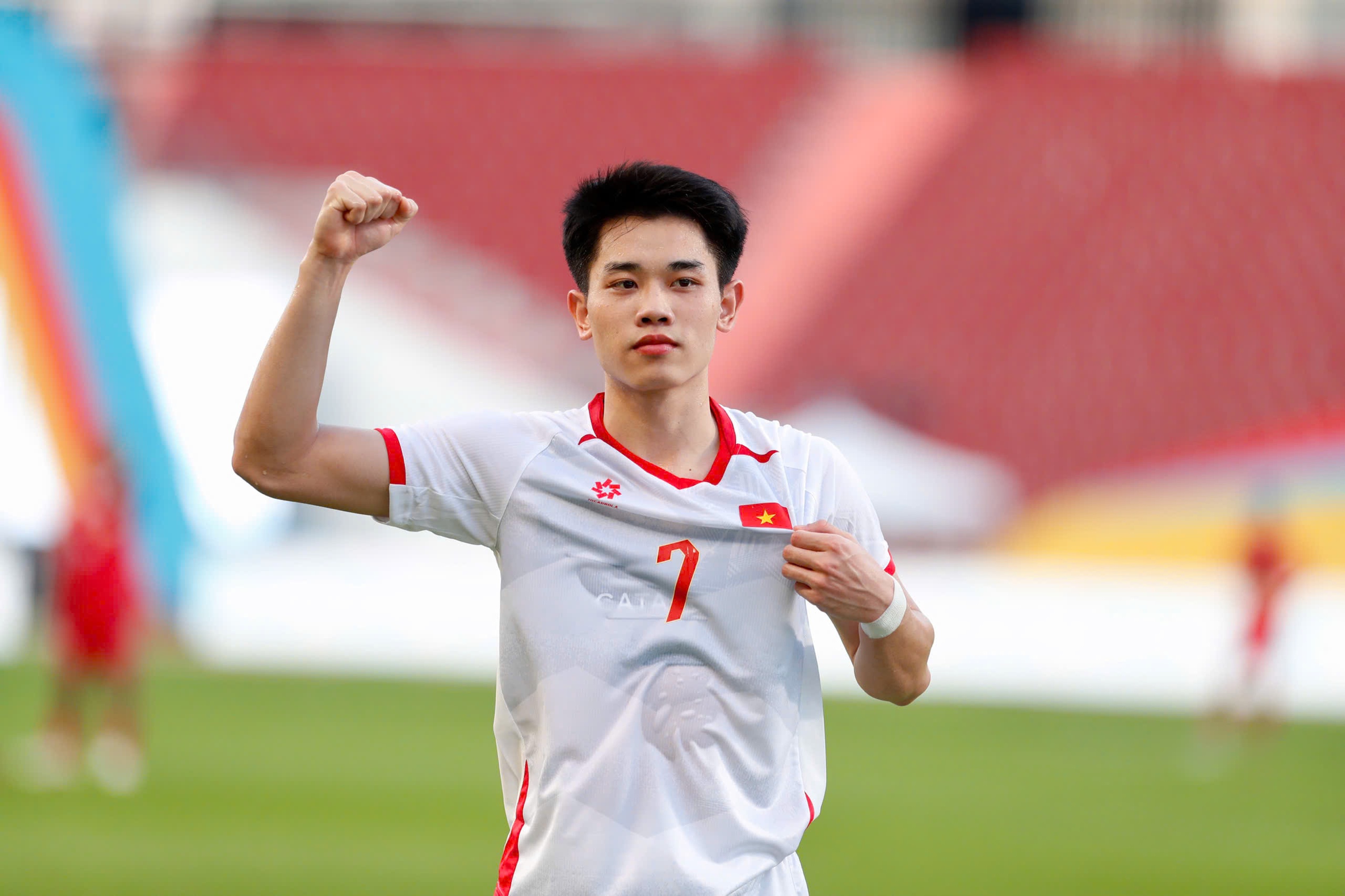 Trong ngày U22 Việt Nam gặp khó trước U22 Lào, Đình Bắc đã toả sáng kịp thời với cú đúp bàn thắng để giúp U22 Việt Nam khởi đầu thắng lợi.