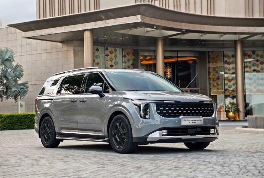 Kia Carnival HEV Kia Carnival Hybrid màu trắng