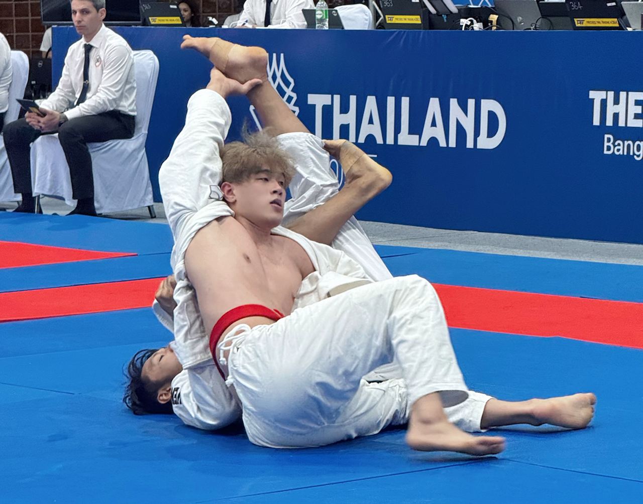 Nam võ sĩ ngoài đời thư sinh