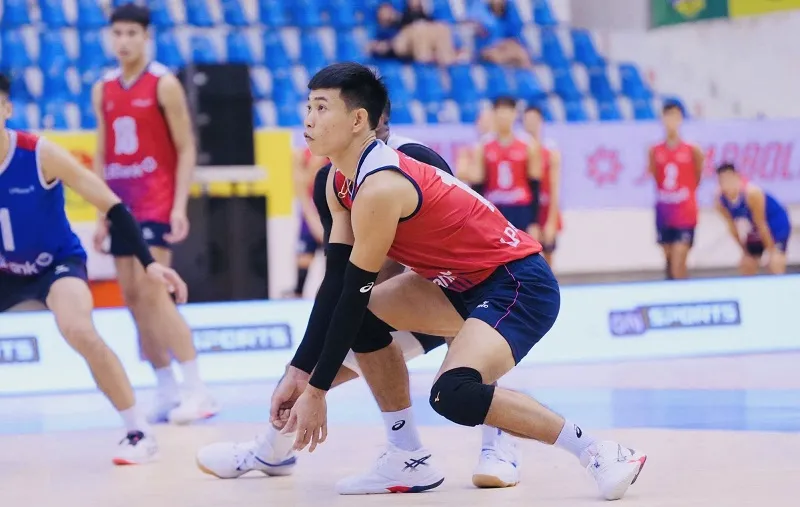 Chủ công Trần Anh Tú trong màu áo đội tuyển bóng chuyền