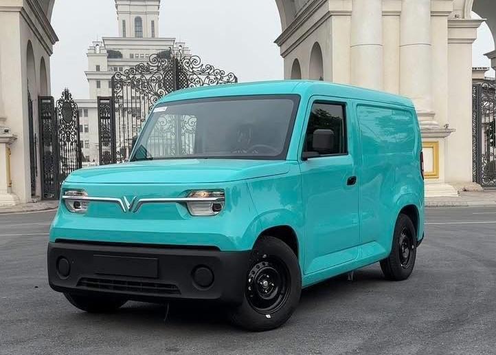 VinFast chuẩn bị bàn giao hai mẫu ô tô điện mới đến khách hàng Việt 756445 Xe tải điện EC Van chuẩn bị bàn giao