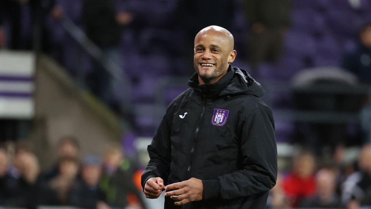 Kompany giúp Anderlecht lấy lại bản sắc khi làm HLV