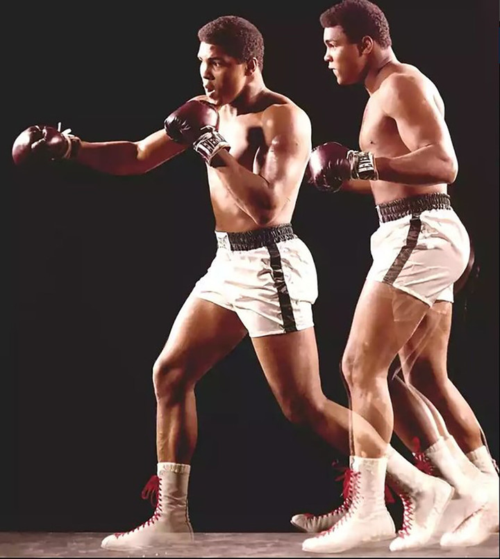 Muhammad Ali thể hiện kỹ năng 'Ali Shuffle' Muhammad Ali thực hiện 'Ali Shuffle'