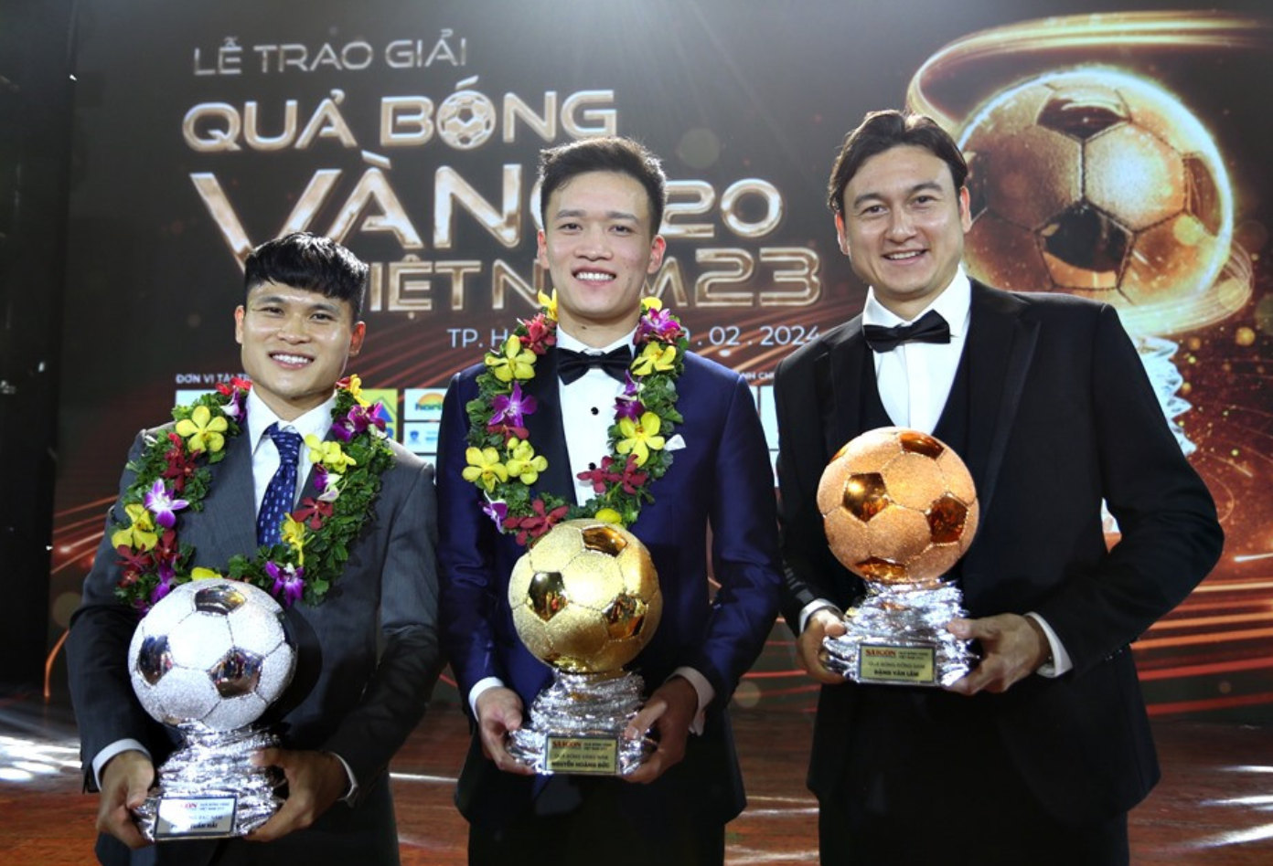 Tiến Linh, Hoàng Đức đua Quả bóng vàng Việt Nam 2025 cùng dàn sao U22 Việt Nam - Ảnh 2. Hoàng Đức, Tuấn Hải và Văn Lâm được tôn vinh ở Quả bóng vàng Việt Nam mùa giải 2023.