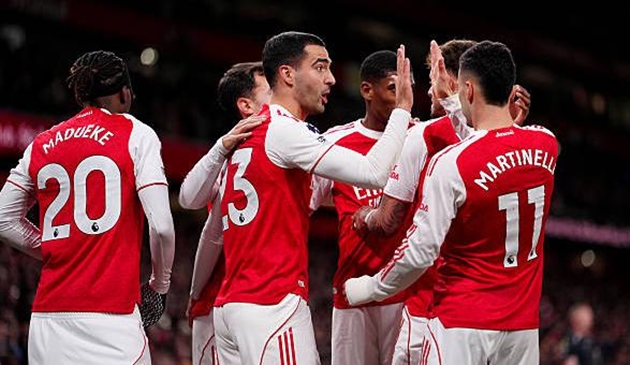 Arsenal thắng Brentford tại Emirates