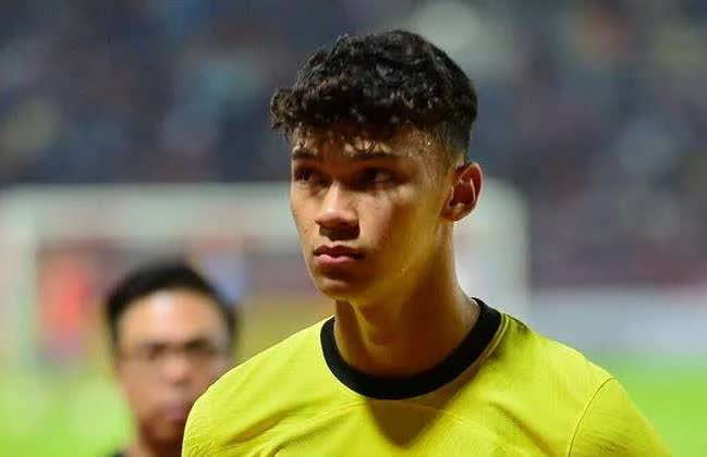 Ngôi sao U22 Malaysia tức tốc về nước vì tang sự, lỡ trận đấu U22 Việt Nam tại SEA Games 33?- Ảnh 1. Cầu thủ Malaysia gặp chuyện buồn gia đình