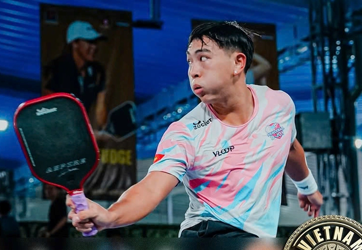 Phúc Huỳnh thi đấu pickleball
