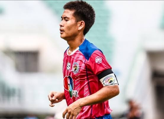 Phayak Siphanom thi đấu cho trường học tại Thái Lan