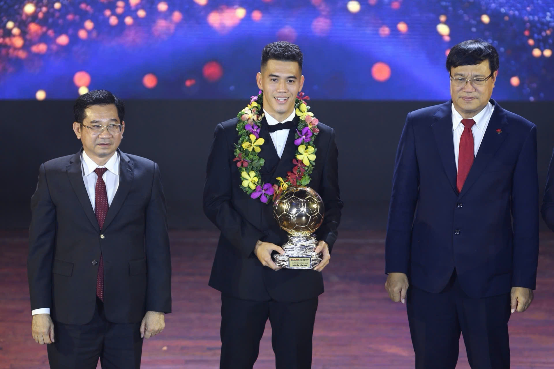 Tiến Linh, Hoàng Đức đua Quả bóng vàng Việt Nam 2025 cùng dàn sao U22 Việt Nam - Ảnh 1. Tiến Linh đang là đương kim Quả bóng vàng Việt Nam.