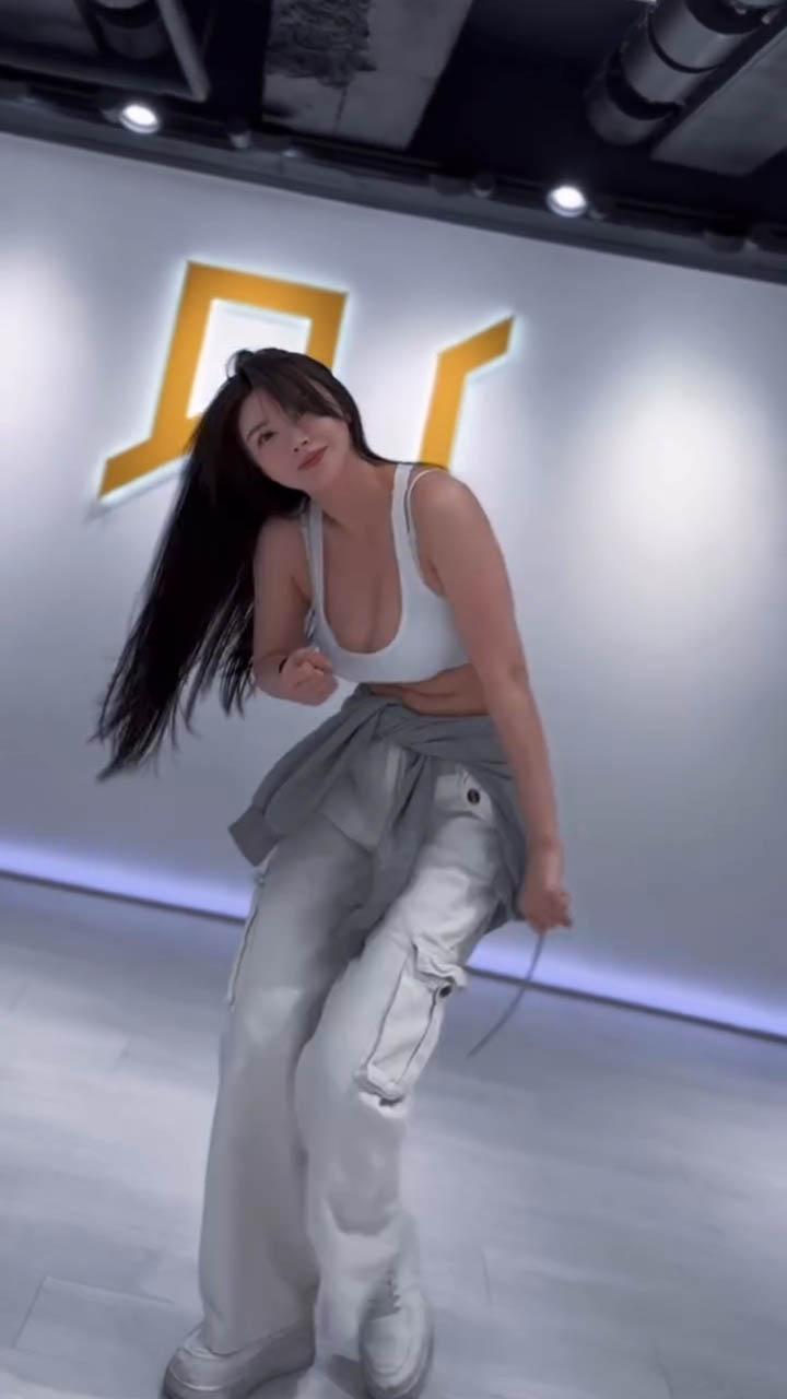 Hot girl gây bão khi nhảy cover hit Kpop- Ảnh 7. Hot girl gây bão khi nhảy cover hit Kpop- Ảnh 7.