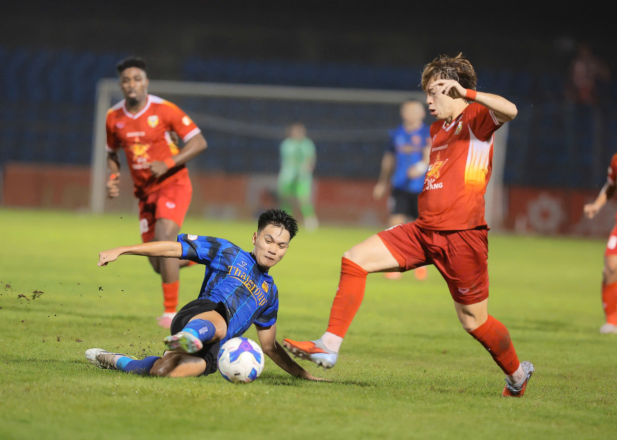 Thầy cũ Tiến Linh tạo bất ngờ ở đội bóng mới - Ảnh 2. Viktor Lê cùng đồng đội tạm vào Top 5 sau chiến thắng HAGL ở vòng 10