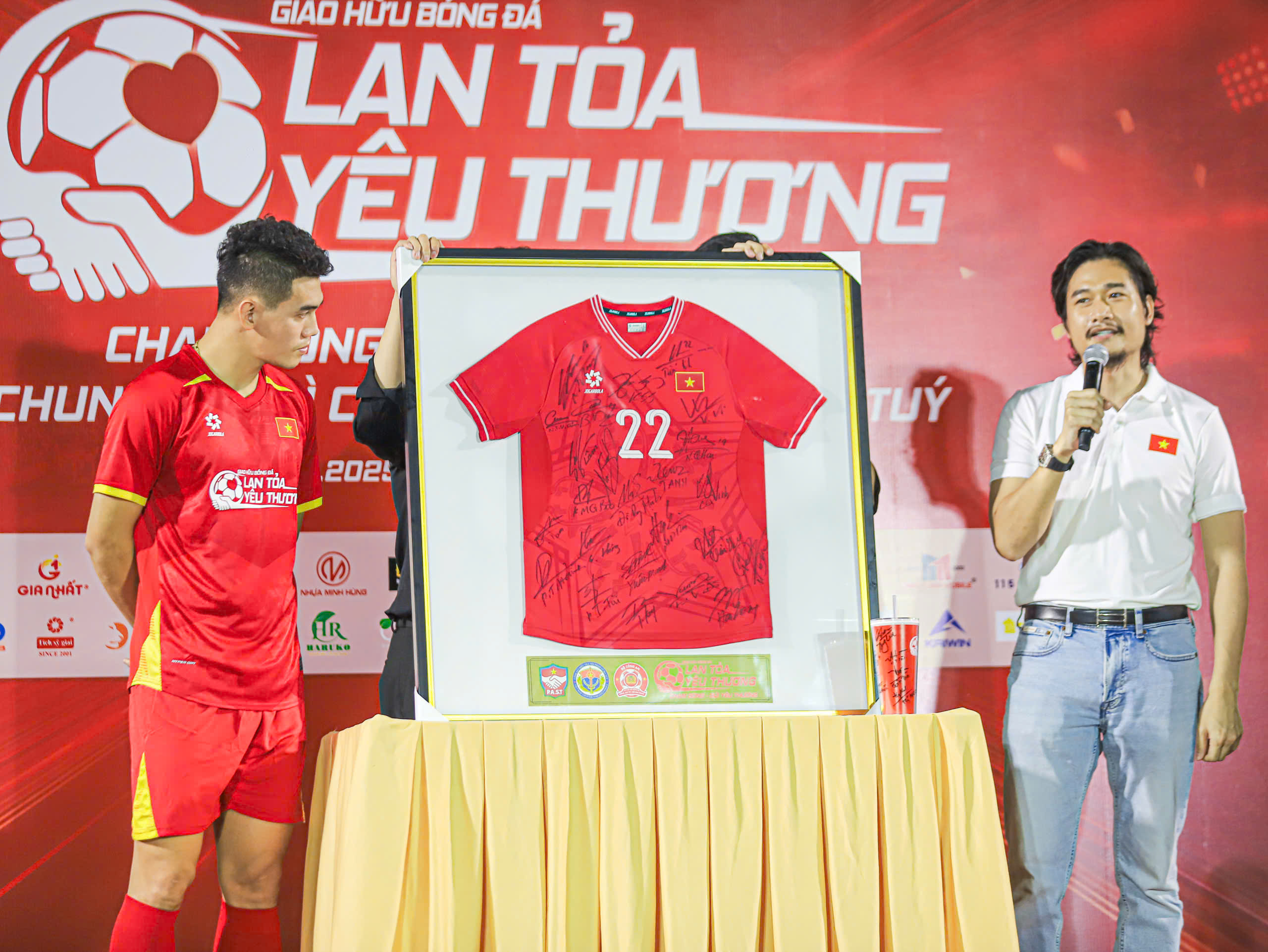 Tiến Linh cùng dàn sao quyên góp gần 1,2 tỷ đồng để &quot;Lan tỏa yêu thương 2025&quot; - Ảnh 5.