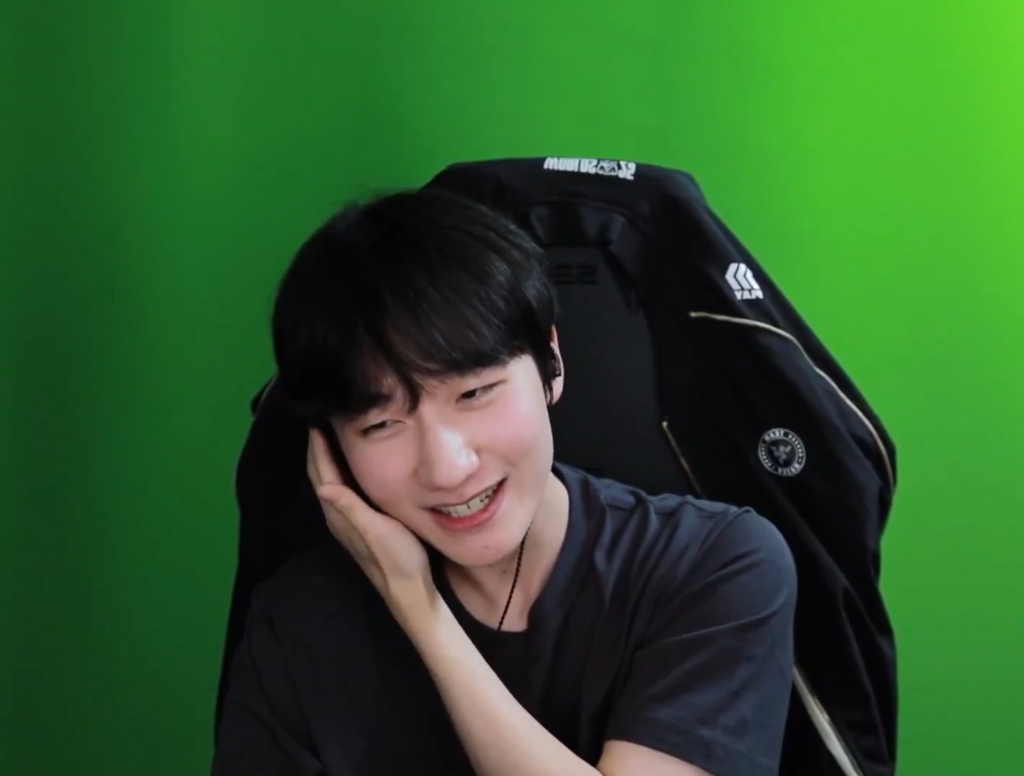 Peanut bất ngờ dành lời khen ngợi cho Faker- Ảnh 2. Peanut bày tỏ sự ngưỡng mộ trước sự bền bỉ và thành tích 3 chức vô địch CKTG liên tiếp của Faker.