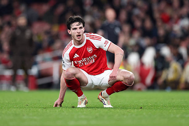 Declan Rice bị đau bắp chân