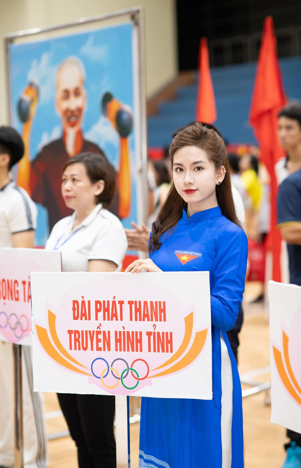 Ngoài công việc tại Đài truyền hình, người đẹp còn làm mẫu ảnh cho một số hãng thời trang. Ảnh sử dụng trong bài: Facebook nhân vật. Người đẹp làm mẫu ảnh thời trang