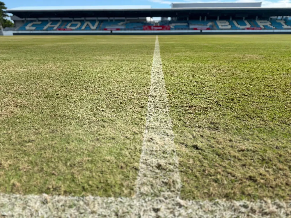 Mặt cỏ đẹp tại sân Chonburi