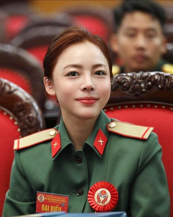 Hình ảnh xinh đẹp của Thanh Thảo trong bộ quân phục. Hình ảnh xinh đẹp của Thanh Thảo trong bộ quân phục.