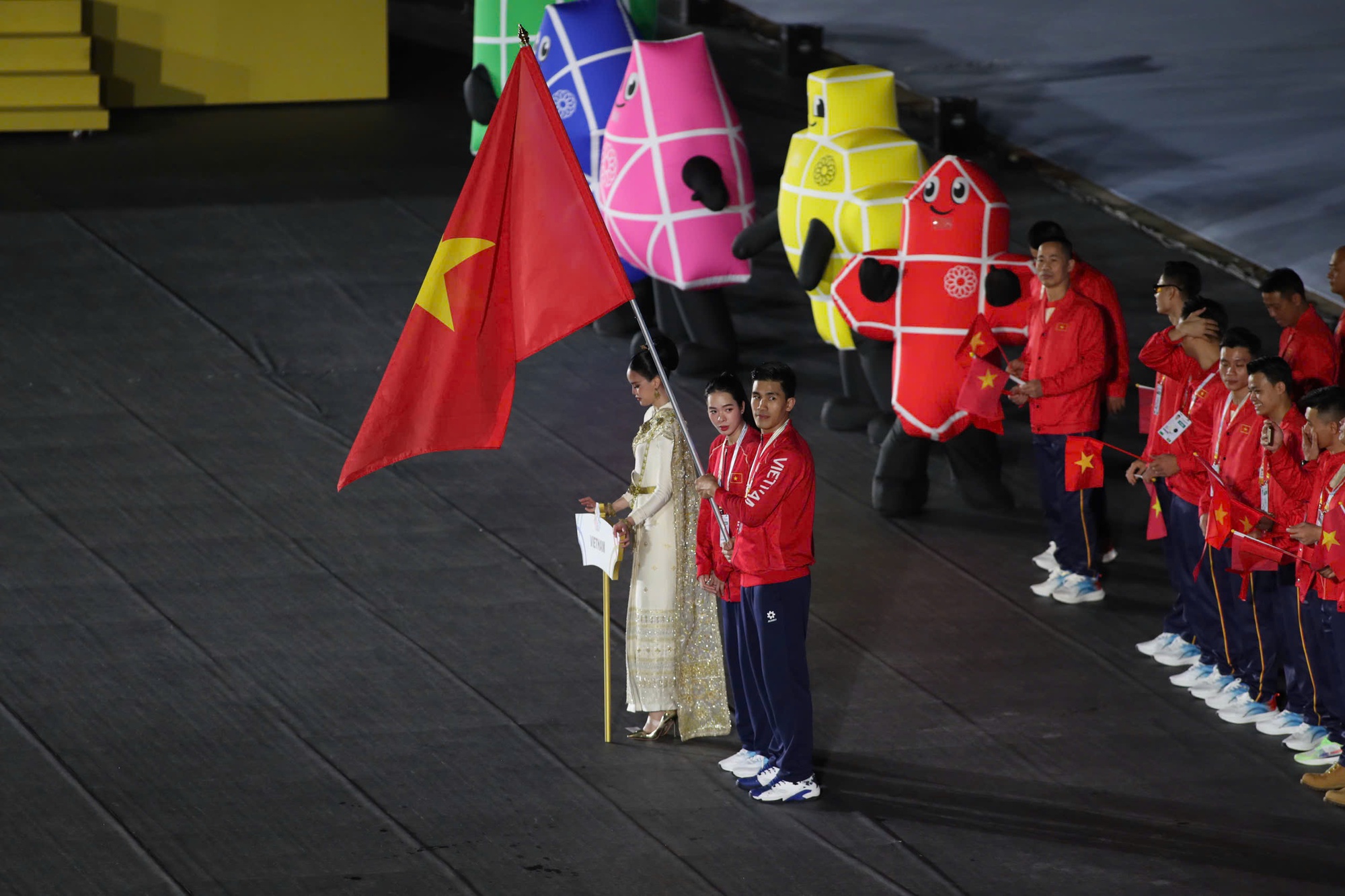 Vận động viên Việt Nam diễu hành SEA Games 33