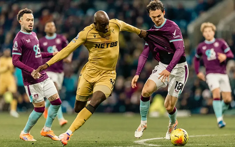 Crystal Palace Thắng Burnley: Những Hình Ảnh Đậm Nét Bản Lĩnh