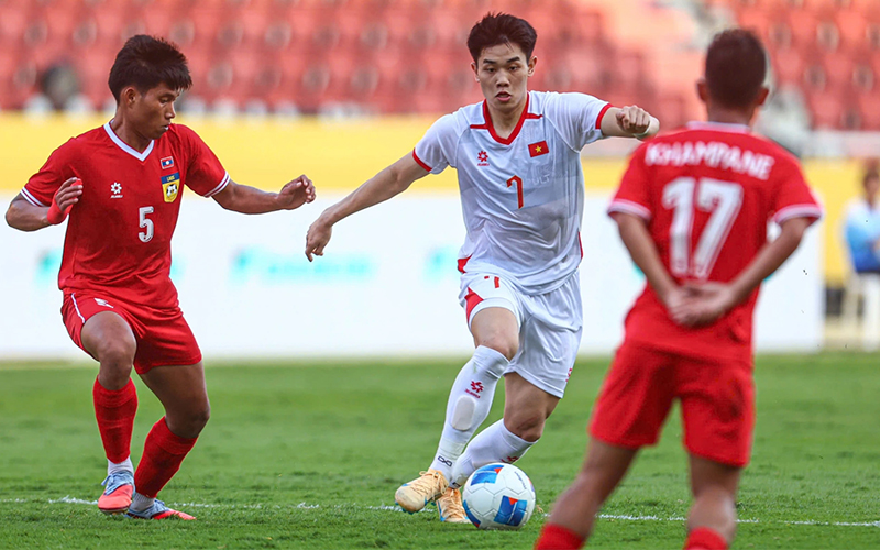 U22 Việt Nam thắng 2-1, Đình Bắc trở thành người hùng trước Lào