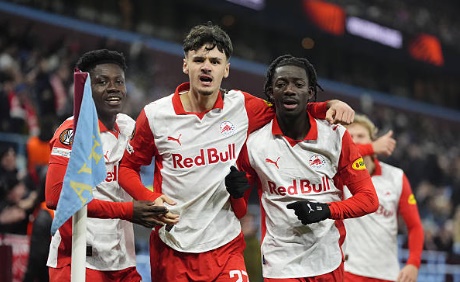 Salzburg khiến đoàn quân Emery gặp vô vàn khó khăn. Salzburg làm khó Villa