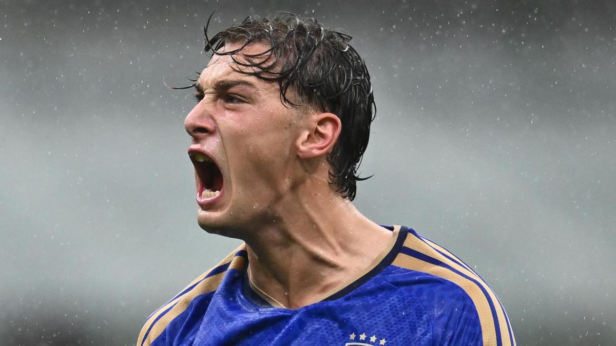 Francesco Pio Esposito: Tia nắng giữa sương mù - Ảnh 1.