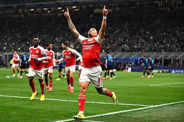 Đối đầu với hàng thủ chắc chắn của Inter Milan nhưng Arsenal vẫn giành chiến thắng 3-1 ngay tại San Siro. Arsenal thắng Inter Milan tại San Siro