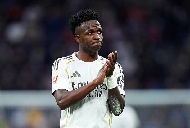 Jamie Carragher cho rằng Vinicius đã gây sức ép để khiến Real Madrid phải sa thải HLV Xabi Alonso.