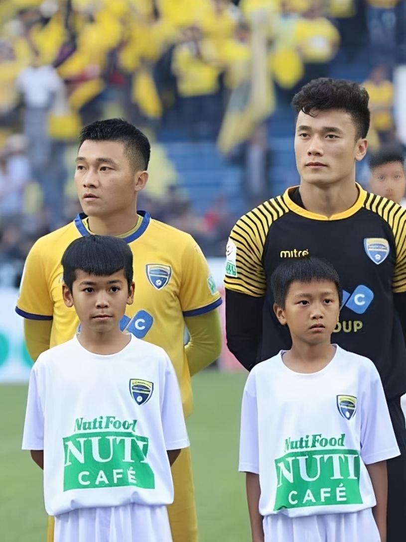 Văn Thuận và Bùi Tiến Dũng cùng xuất hiện trong khoảnh khắc năm 2018 Văn Thuận (bên trái) và Bùi Tiến Dũng từng chung một khung hình trước đây.