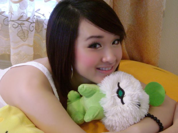 Pé Tin tập trung vào việc du học và cuộc sống bình dị ở nước ngoài