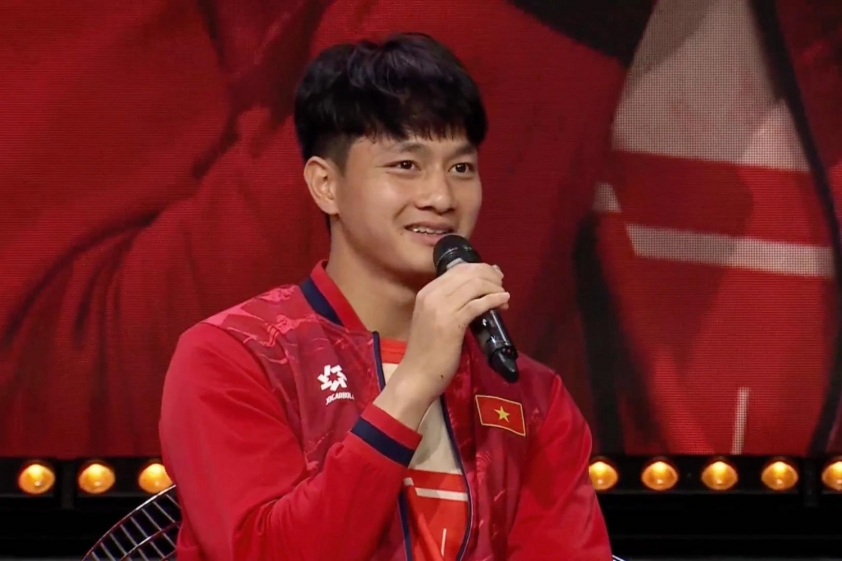 Cao Văn Bình ngượng ngùng khi được hỏi về câu chuyện tình cảm