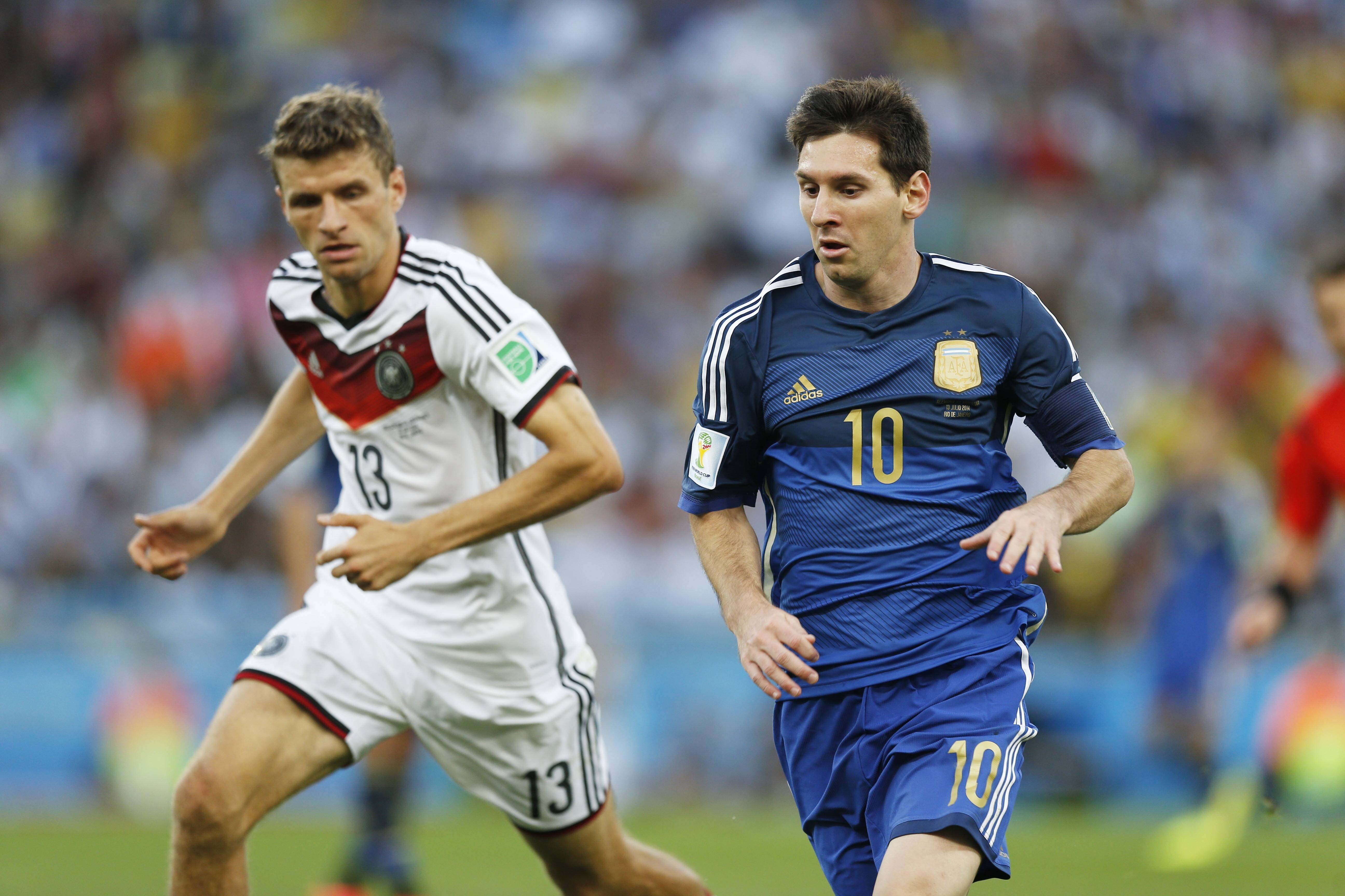 Messi trước ngưỡng thiên đường và vực sâu.