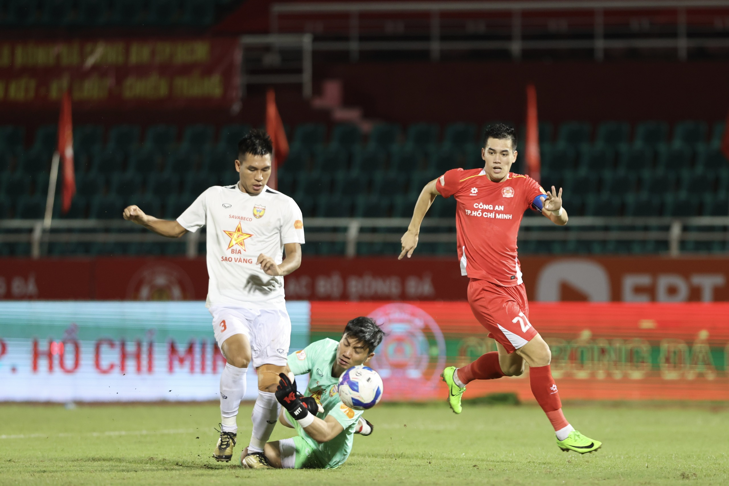 Tiến Linh không thể ghi bàn trước Hồng Lĩnh Hà Tĩnh