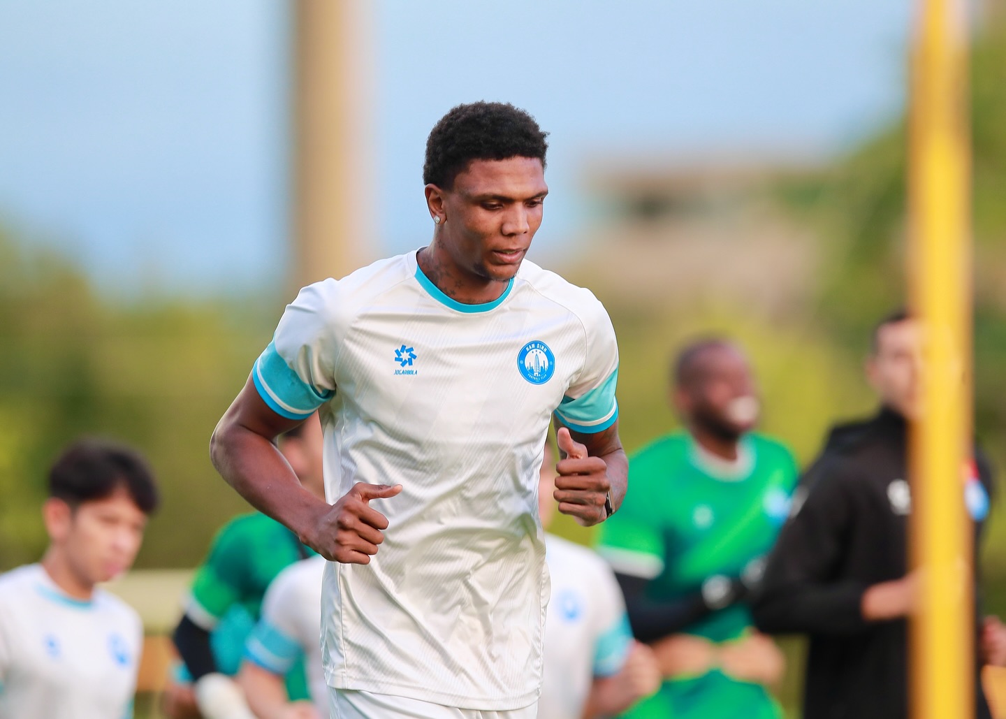 Tin nóng bóng đá Việt hôm nay 21/10: U22 Việt Nam tự tin cạnh tranh HCV SEA Games; Bùi Tiến Dũng chấn thương nặng - Ảnh 3.