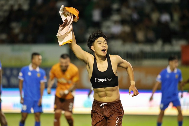 Ảnh cũ của Lý Đức gây bão mạng- Ảnh 2. Ảnh cũ của Lý Đức gây bão mạng- Ảnh 2.