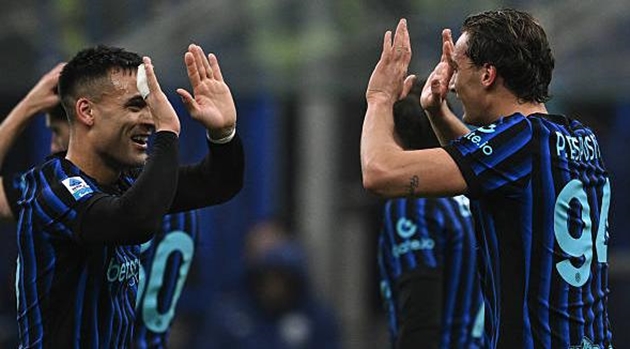 Francesco Pio Esposito ghi bàn duy nhất giúp Inter Milan đánh bại Lecce. Francesco Pio Esposito ghi bàn duy nhất giúp Inter Milan đánh bại Lecce.