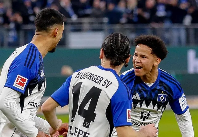 Hamburger có điểm tựa sân nhà.