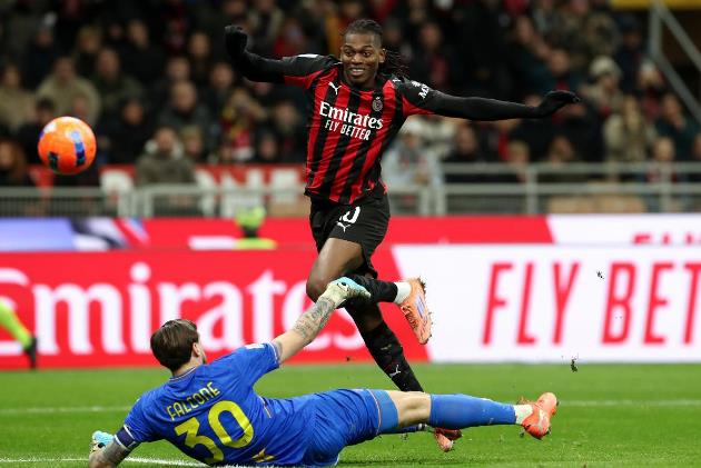 AC Milan bế tắc trong hiệp 1.