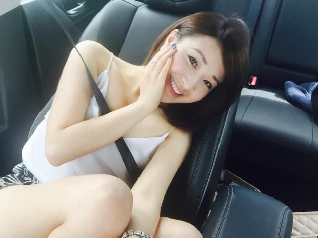 Pé Tin duy trì kiểu tóc quen thuộc và nụ cười rạng rỡ khi đón tuổi mới