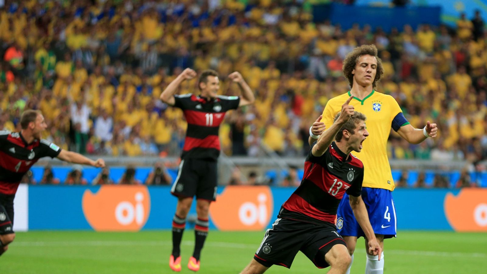 Thomas Muller ăn mừng bàn thắng mở tỷ số