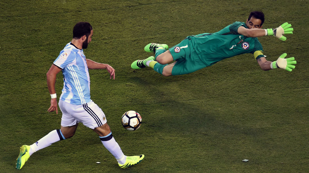 Higuain và sự tha thứ của thời gian. Sự tha thứ muộn màng dành cho Higuain