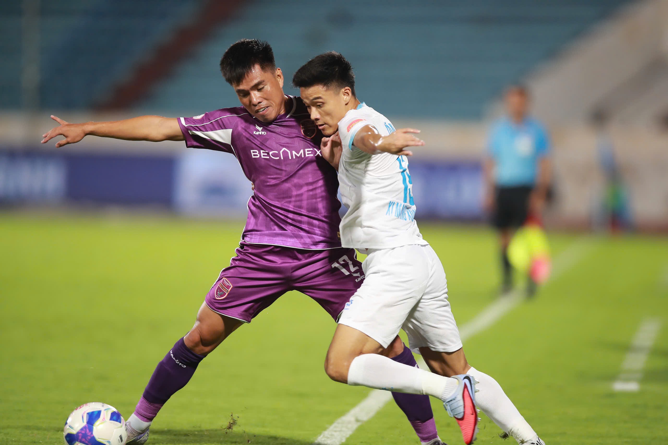 Becamex TP.HCM đạt phong độ ổn định cùng HLV Đặng Trần Chỉnh