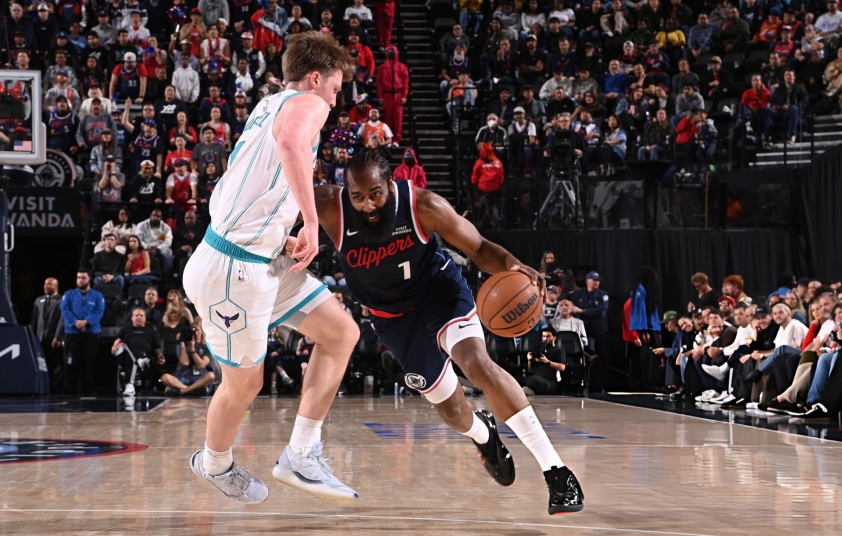 'Thần râu' Harden lọt top 9 ngôi sao ghi nhiều điểm nhất lịch sử NBA